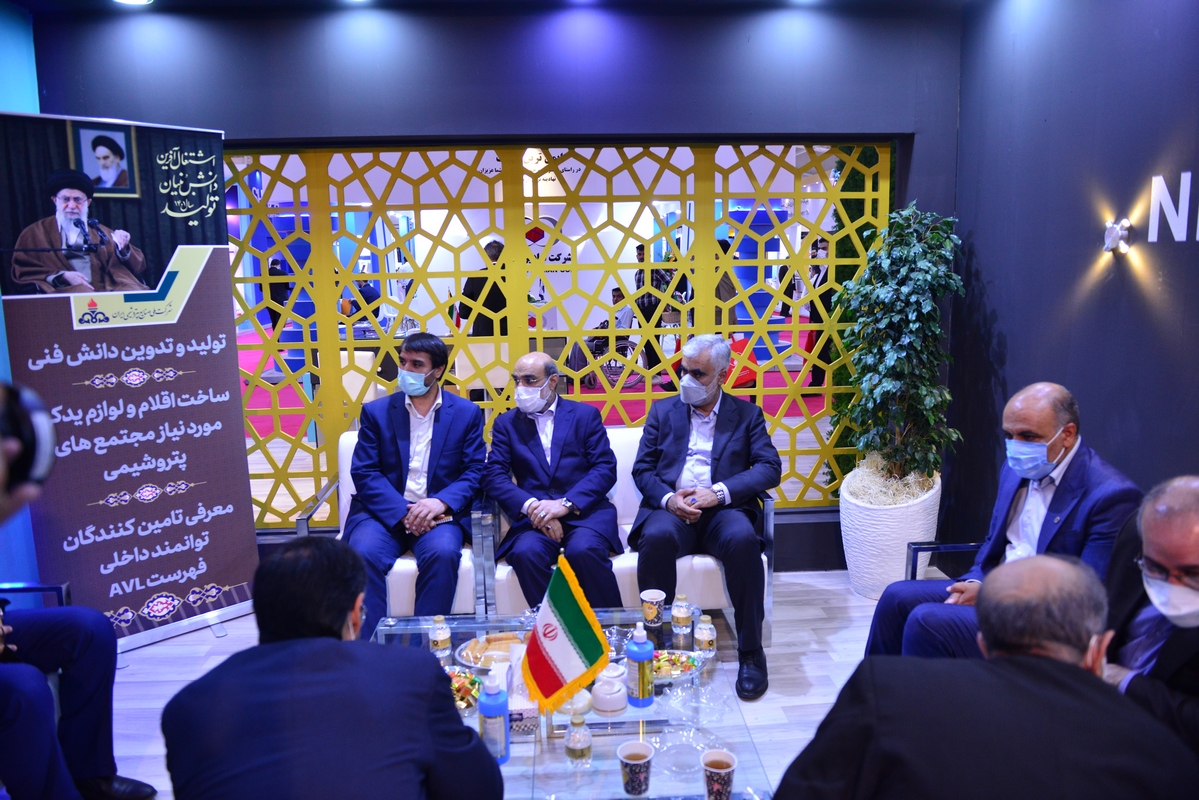 بازدید معاون وزیر نفت و مدیرعامل شرکت ملی صنایع پتروشیمی از بیست و ششمین نمایشگاه بین المللی صنعت نفت 6