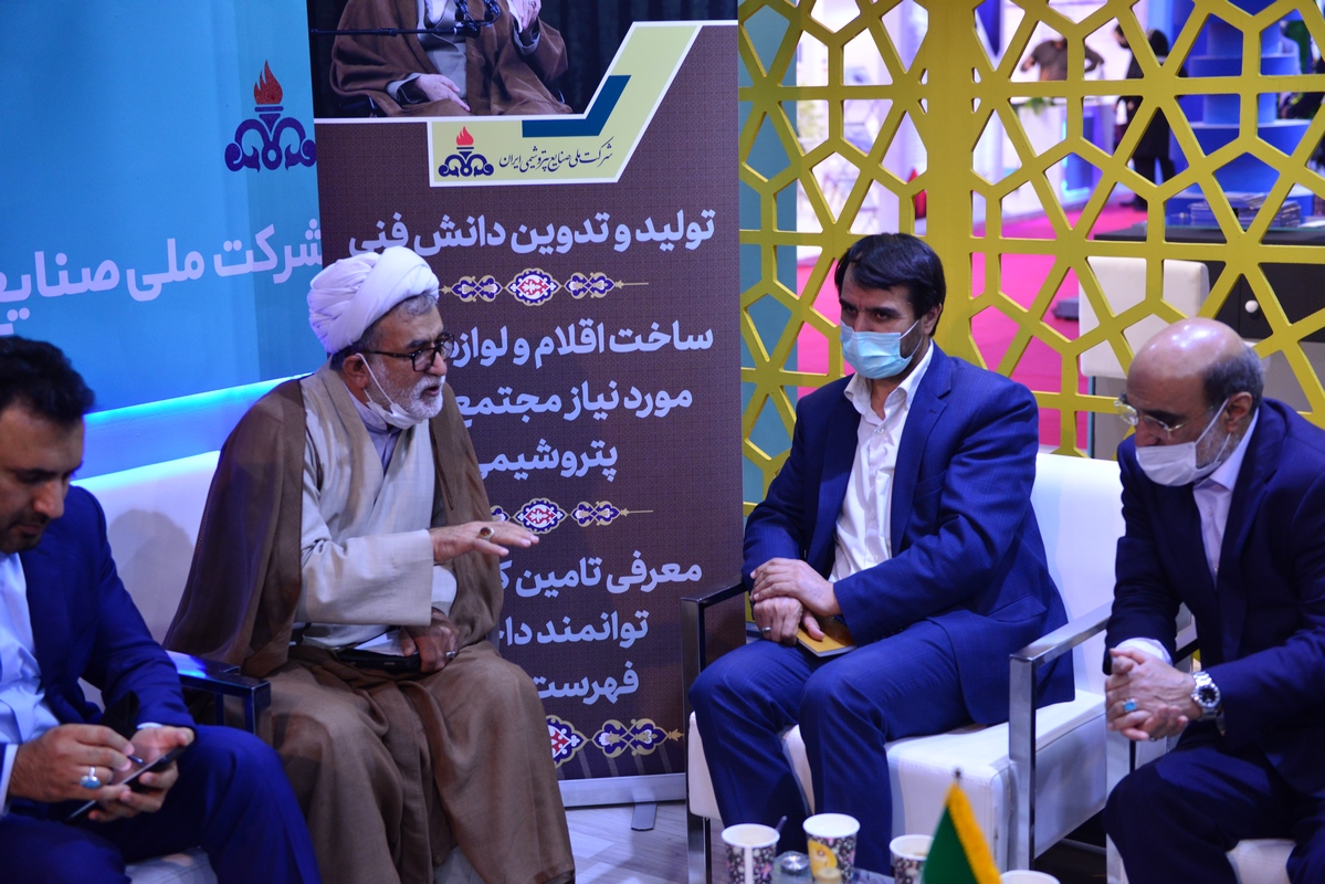 بازدید معاون وزیر نفت و مدیرعامل شرکت ملی صنایع پتروشیمی از بیست و ششمین نمایشگاه بین المللی صنعت نفت 7