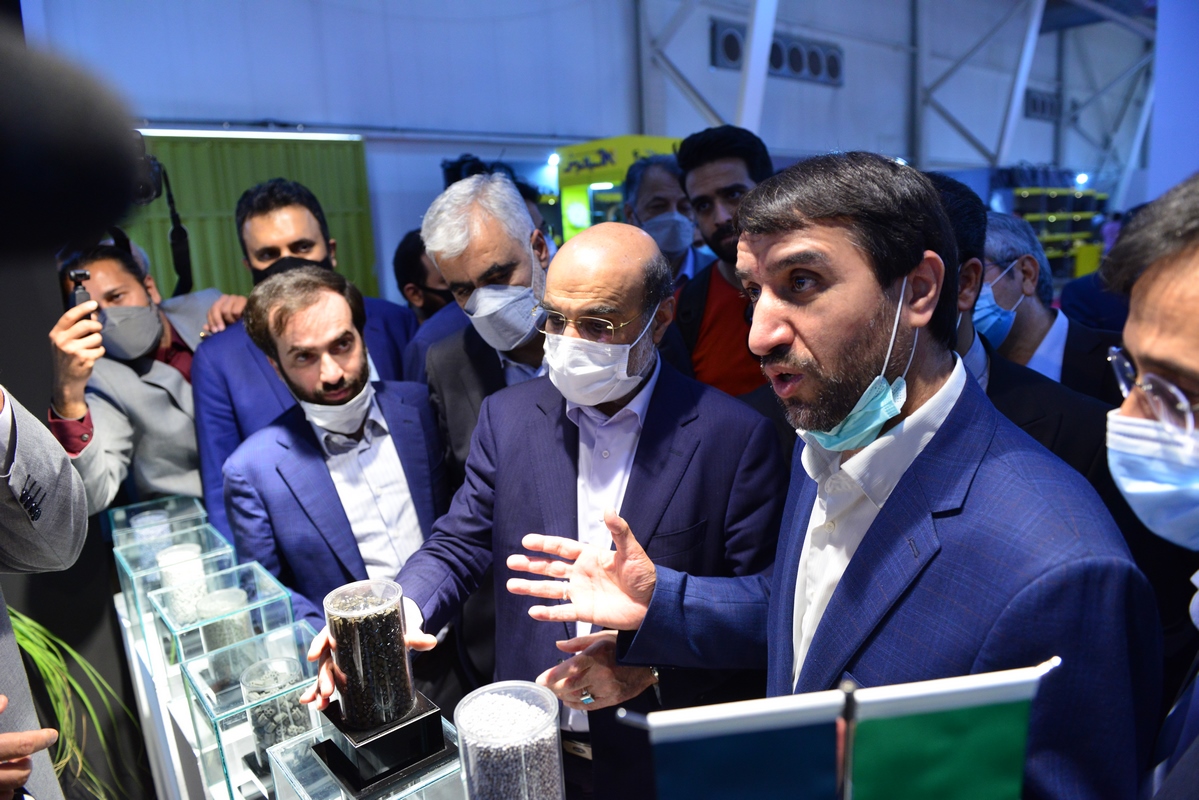 بازدید معاون وزیر نفت و مدیرعامل شرکت ملی صنایع پتروشیمی از بیست و ششمین نمایشگاه بین المللی صنعت نفت 11