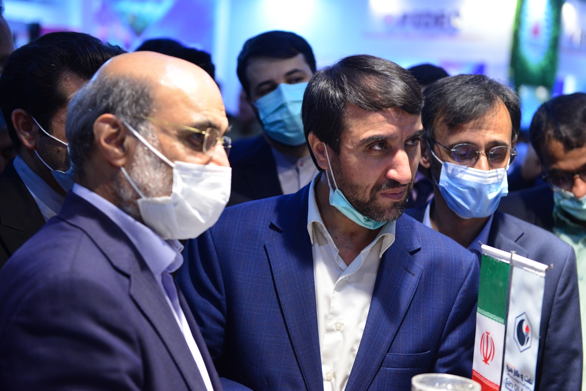 بازدید معاون وزیر نفت و مدیرعامل شرکت ملی صنایع پتروشیمی از بیست و ششمین نمایشگاه بین المللی صنعت نفت 13