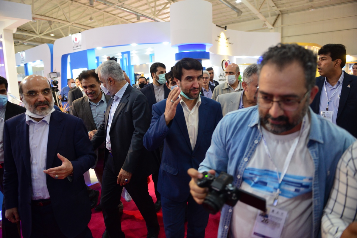 بازدید معاون وزیر نفت و مدیرعامل شرکت ملی صنایع پتروشیمی از بیست و ششمین نمایشگاه بین المللی صنعت نفت 15