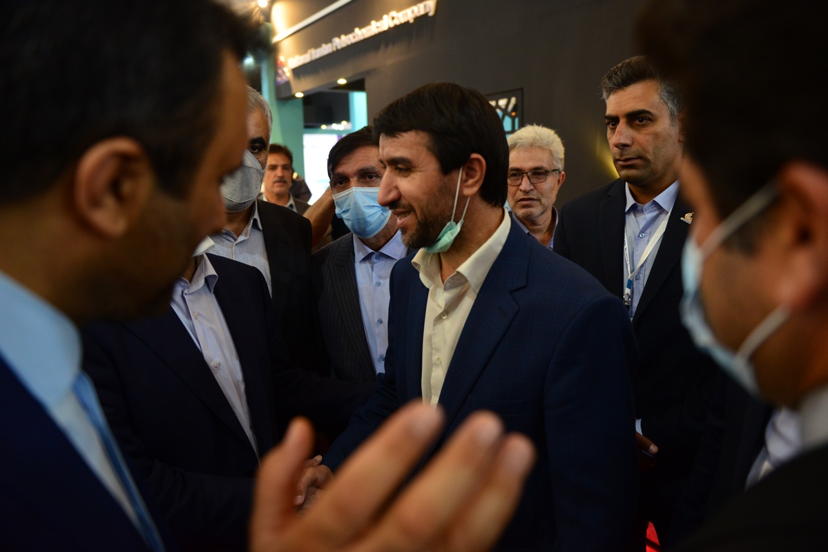 بازدید معاون وزیر نفت و مدیرعامل شرکت ملی صنایع پتروشیمی از بیست و ششمین نمایشگاه بین المللی صنعت نفت 16