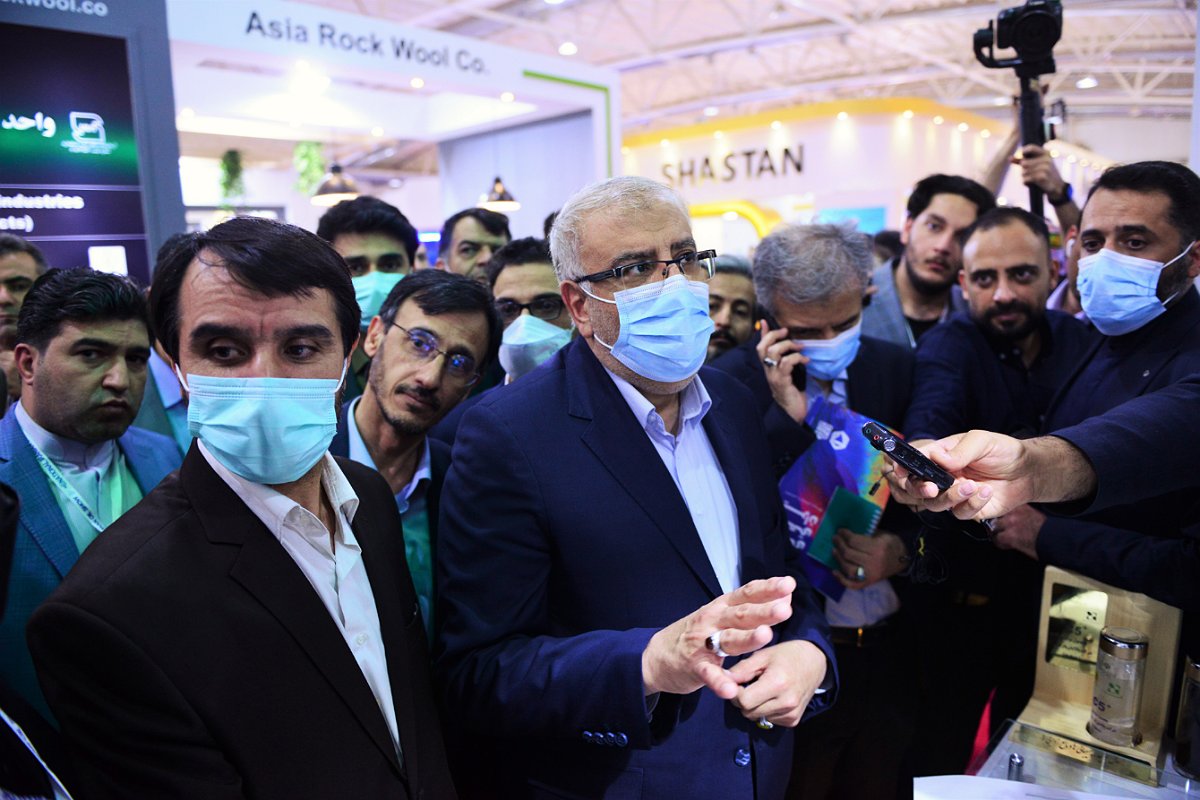 بازدید وزیر نفت از صنعت پتروشیمی در بیست‌وششمین نمایشگاه بین‌المللی نفت 16