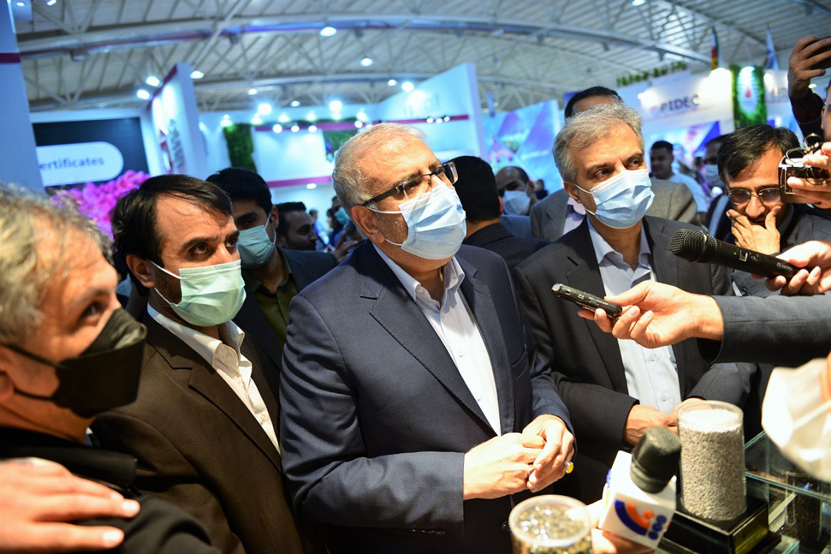 بازدید وزیر نفت از صنعت پتروشیمی در بیست‌وششمین نمایشگاه بین‌المللی نفت 17