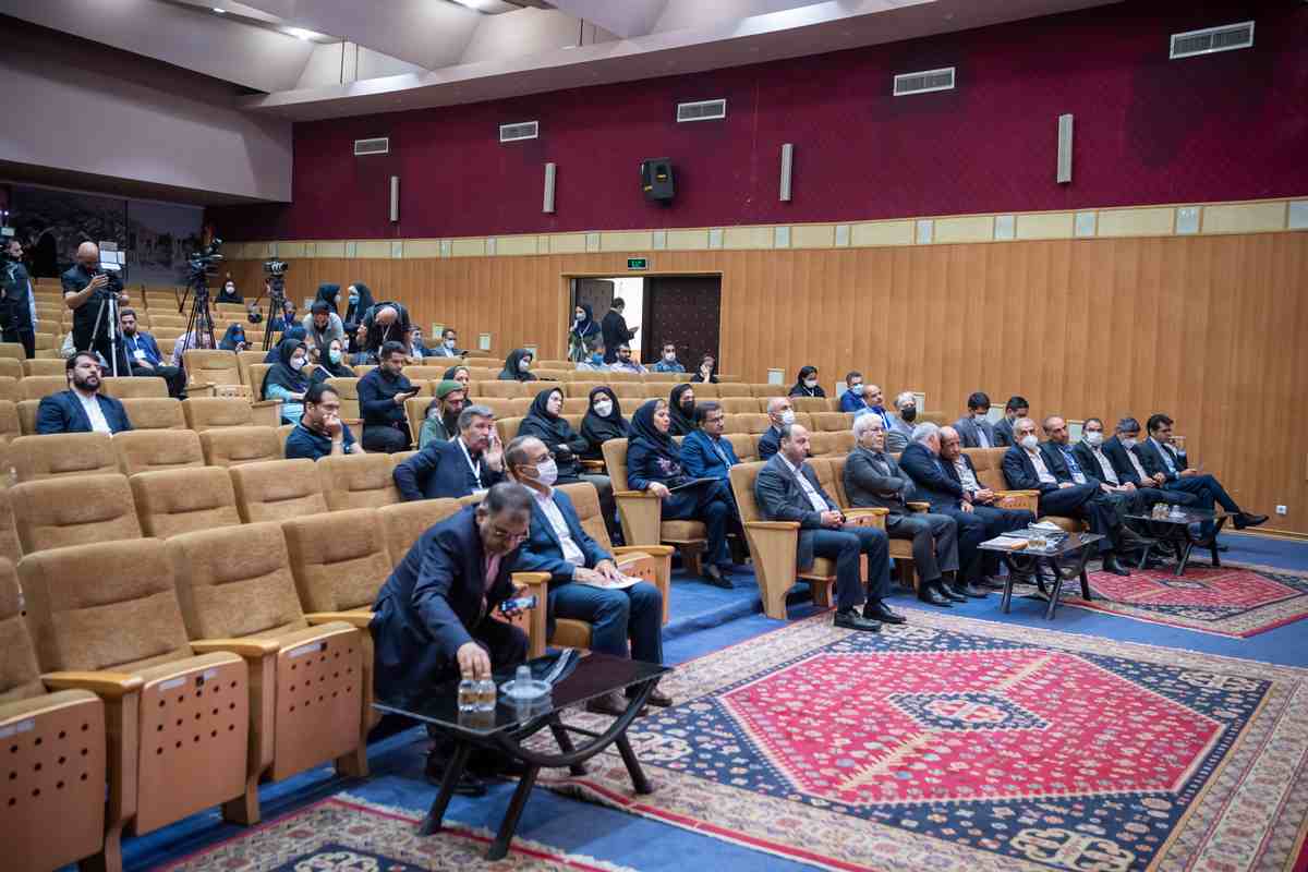 نشست خبری معاون وزیر نفت و مدیر عامل شرکت ملی صنایع پتروشیمی در بیست و ششمین نمایشگاه بین المللی صنعت نفت 4