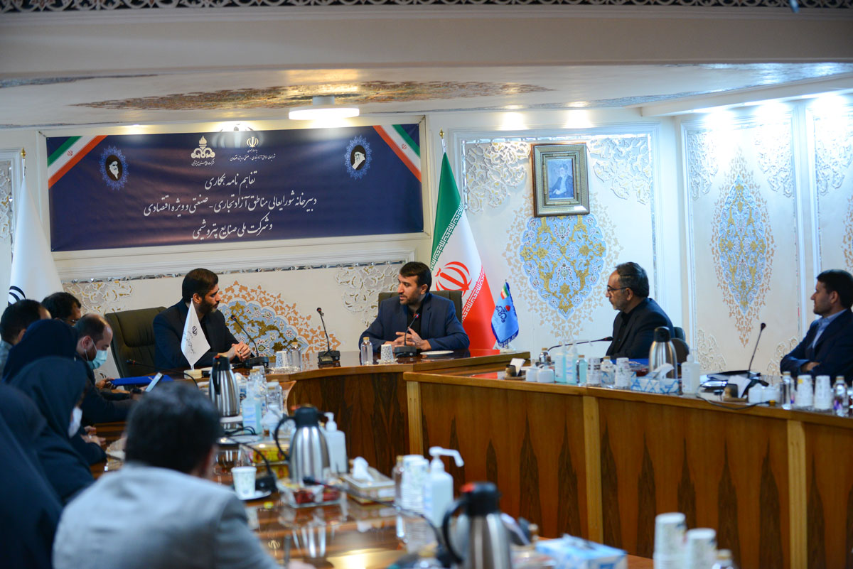 مراسم امضای تفاهم نامه همکاری میان شرکت ملی صنایع پتروشیمی و شورای عالی مناطق آزاد