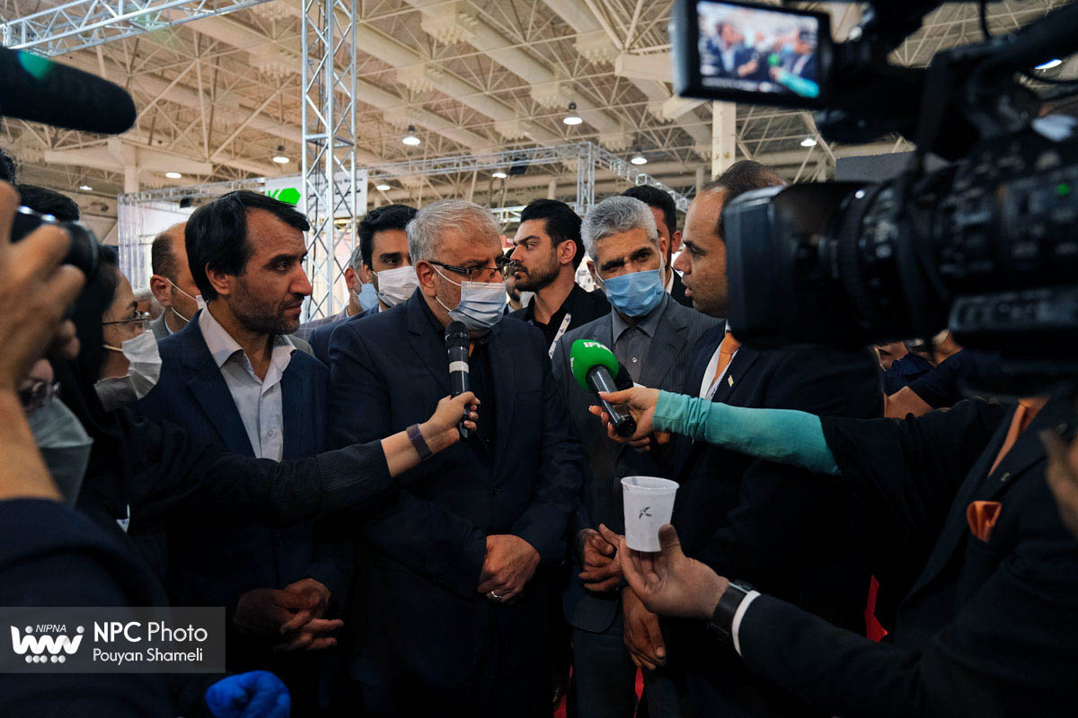 بازدید وزیر نفت از شانزدهمین نمایشگاه بین‌المللی ایران‌پلاست 10