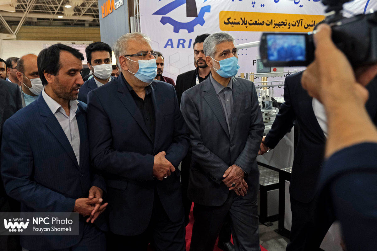 بازدید وزیر نفت از شانزدهمین نمایشگاه بین‌المللی ایران‌پلاست 12