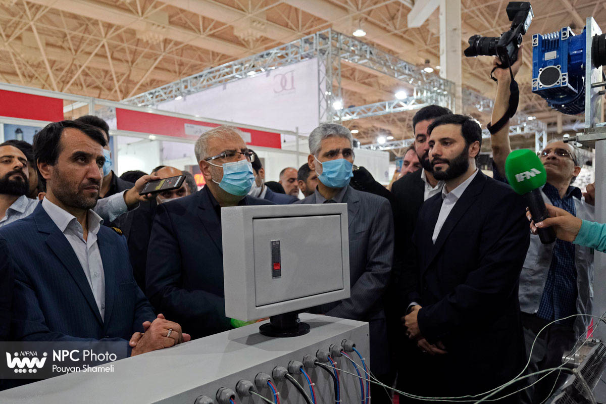 بازدید وزیر نفت از شانزدهمین نمایشگاه بین‌المللی ایران‌پلاست 13
