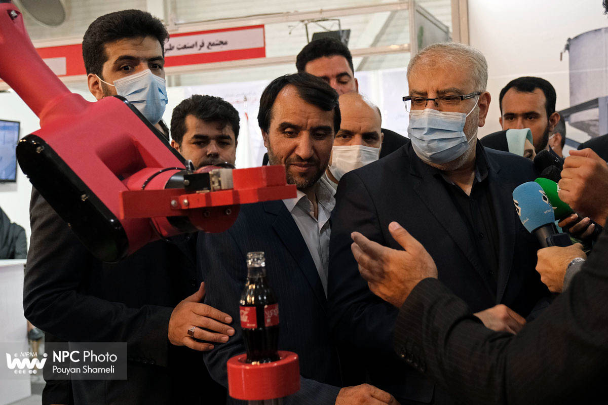 بازدید وزیر نفت از شانزدهمین نمایشگاه بین‌المللی ایران‌پلاست 15