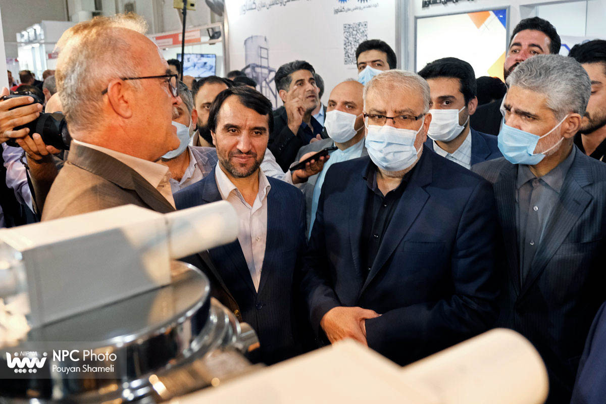 بازدید وزیر نفت از شانزدهمین نمایشگاه بین‌المللی ایران‌پلاست 16