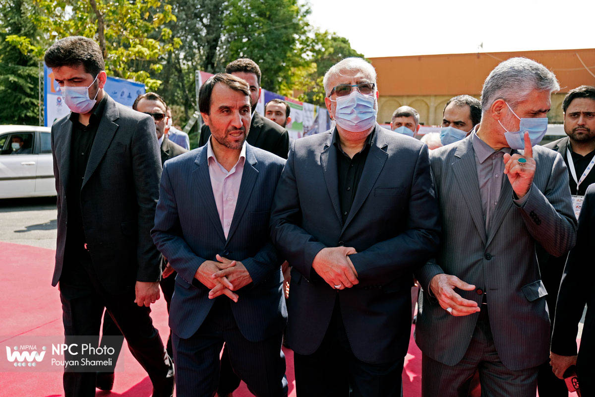 بازدید وزیر نفت از شانزدهمین نمایشگاه بین‌المللی ایران‌پلاست 19
