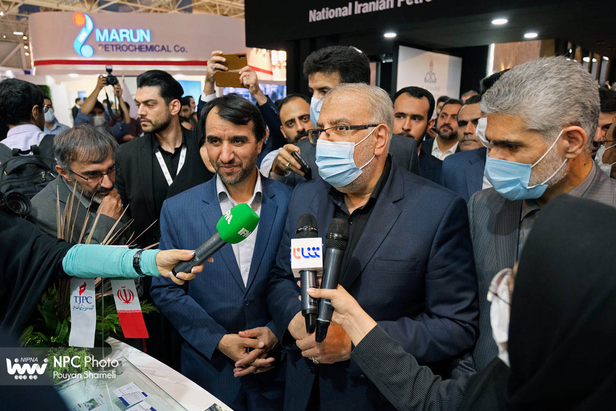 بازدید وزیر نفت از شانزدهمین نمایشگاه بین‌المللی ایران‌پلاست 21