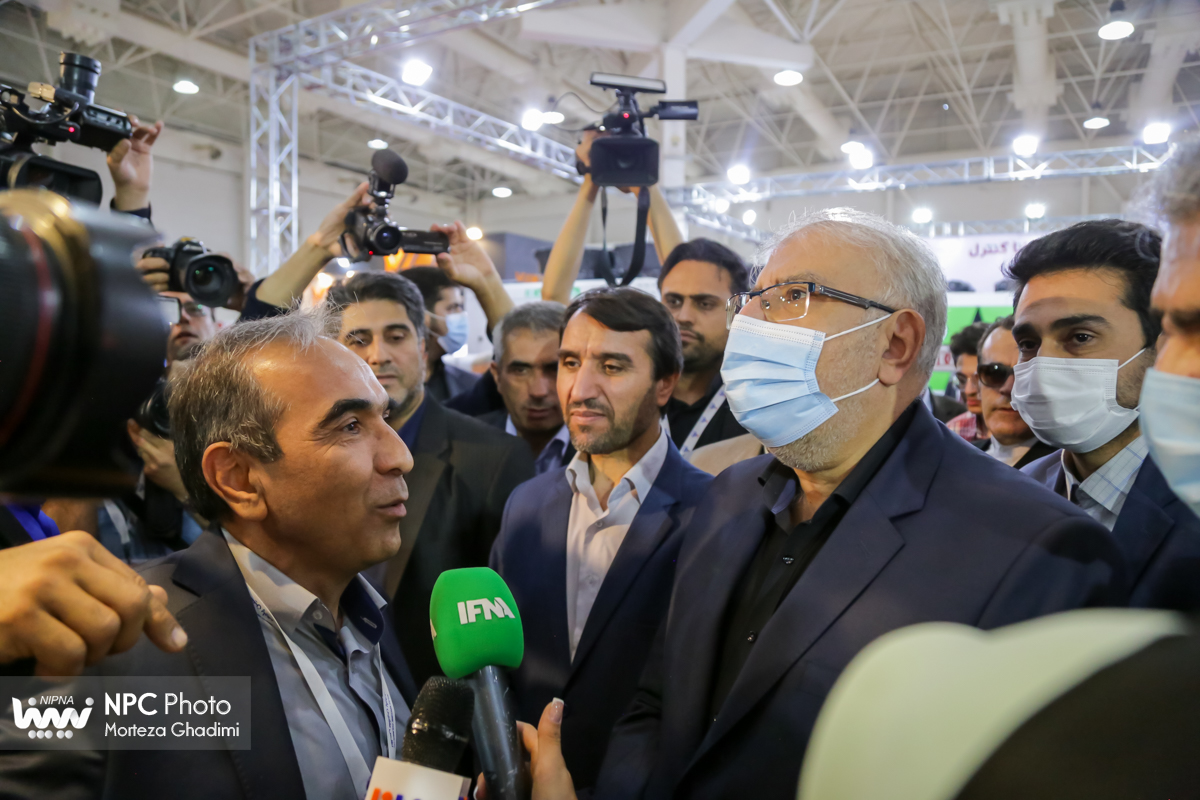 بازدید وزیر نفت از شانزدهمین نمایشگاه بین‌المللی ایران‌پلاست (2) 1