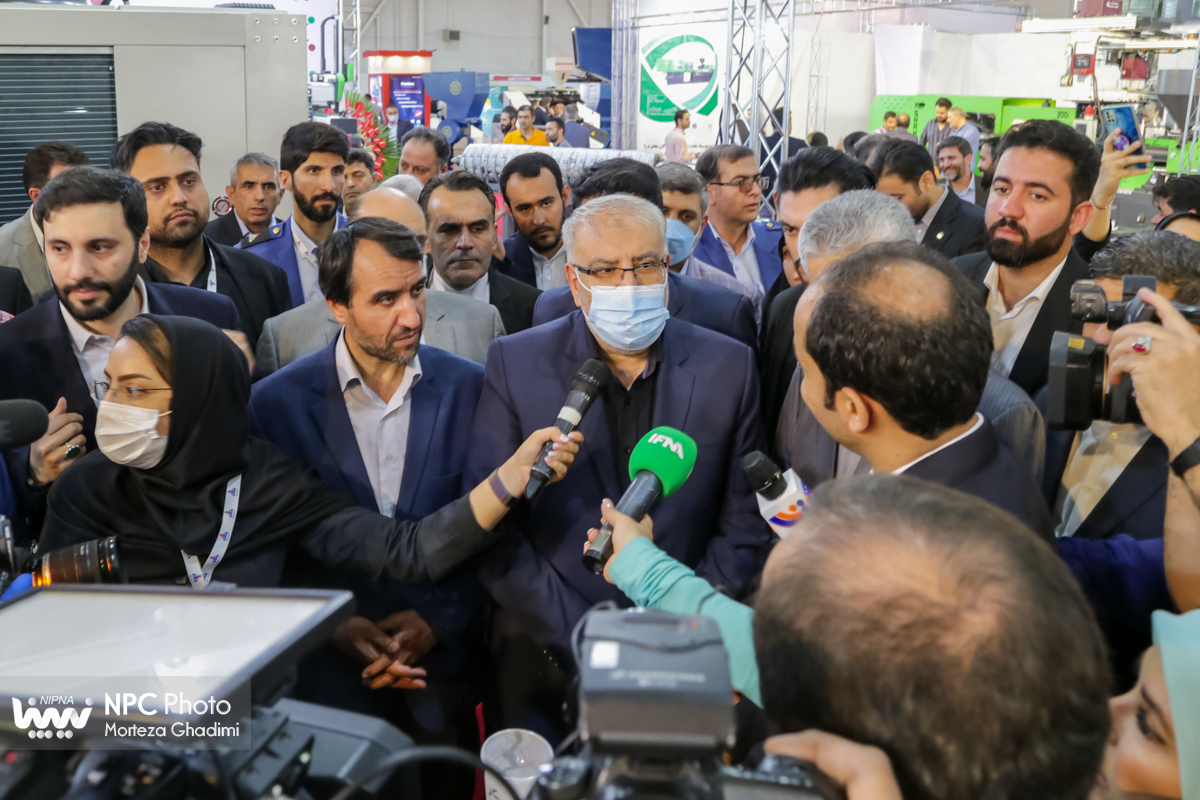 بازدید وزیر نفت از شانزدهمین نمایشگاه بین‌المللی ایران‌پلاست (2) 2