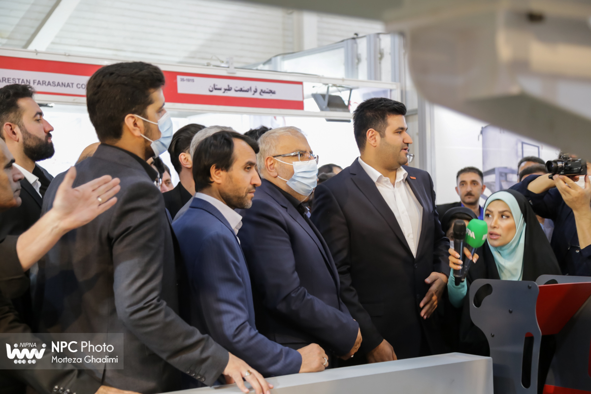 بازدید وزیر نفت از شانزدهمین نمایشگاه بین‌المللی ایران‌پلاست (2) 4