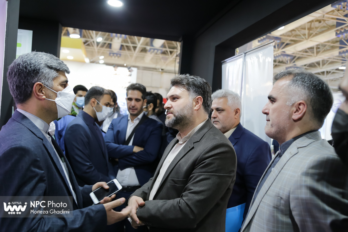 بازدید وزیر نفت از شانزدهمین نمایشگاه بین‌المللی ایران‌پلاست (2) 10