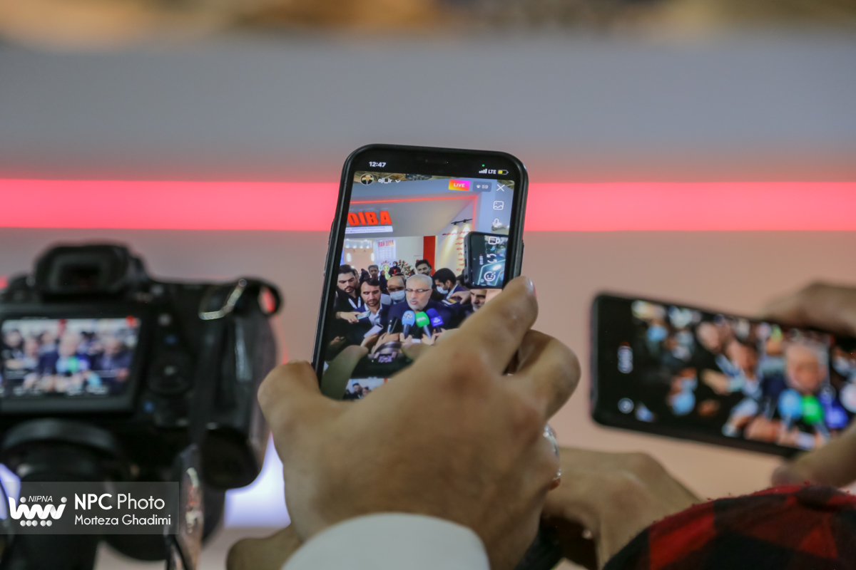 بازدید وزیر نفت از شانزدهمین نمایشگاه بین‌المللی ایران‌پلاست (2) 11