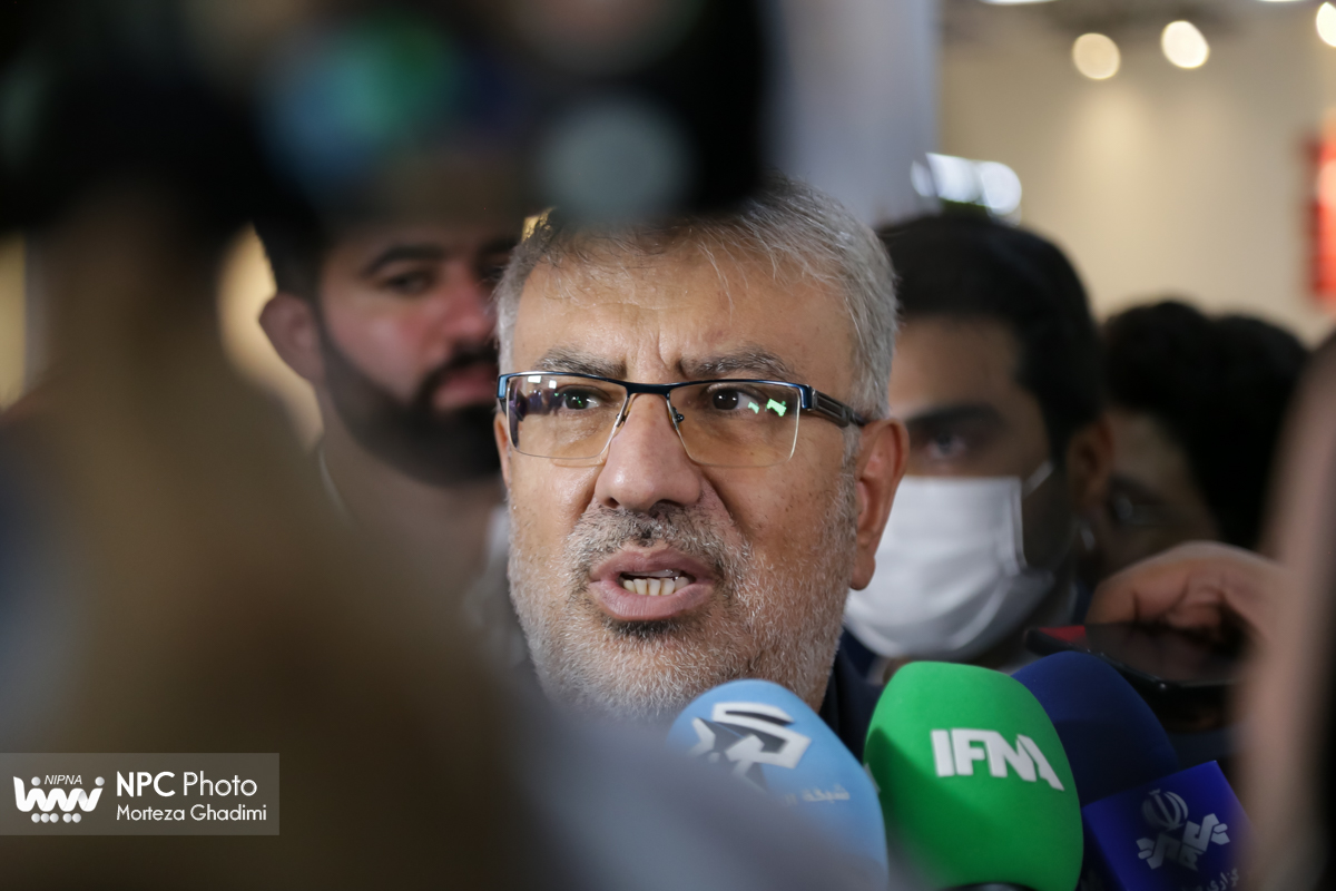 بازدید وزیر نفت از شانزدهمین نمایشگاه بین‌المللی ایران‌پلاست (2) 12