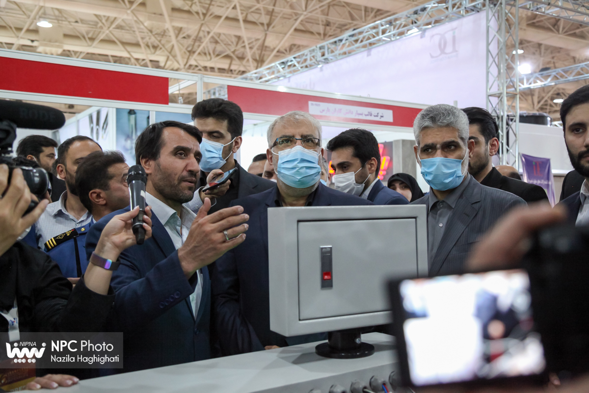 بازدید وزیر نفت از شانزدهمین نمایشگاه بین‌المللی ایران‌پلاست (3) 1