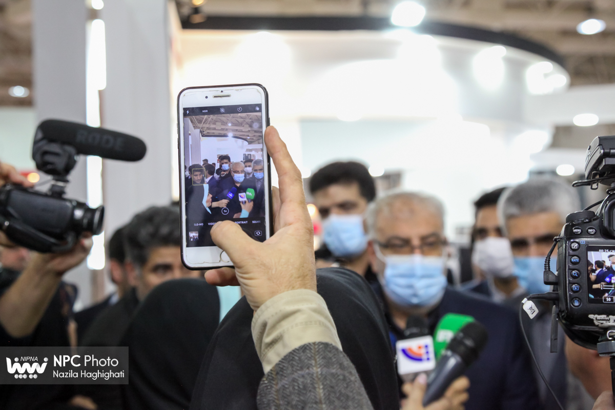 بازدید وزیر نفت از شانزدهمین نمایشگاه بین‌المللی ایران‌پلاست (3) 3