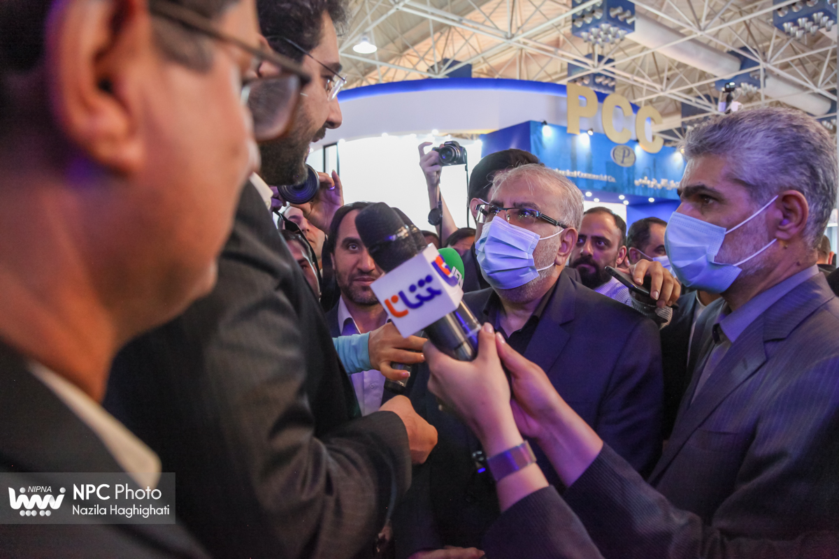 بازدید وزیر نفت از شانزدهمین نمایشگاه بین‌المللی ایران‌پلاست (3) 4