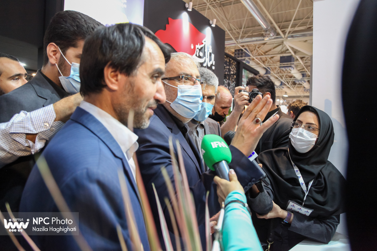 بازدید وزیر نفت از شانزدهمین نمایشگاه بین‌المللی ایران‌پلاست (3) 7