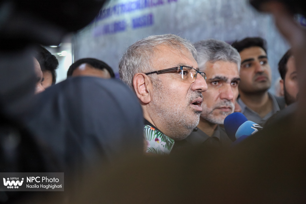 بازدید وزیر نفت از شانزدهمین نمایشگاه بین‌المللی ایران‌پلاست (3) 12