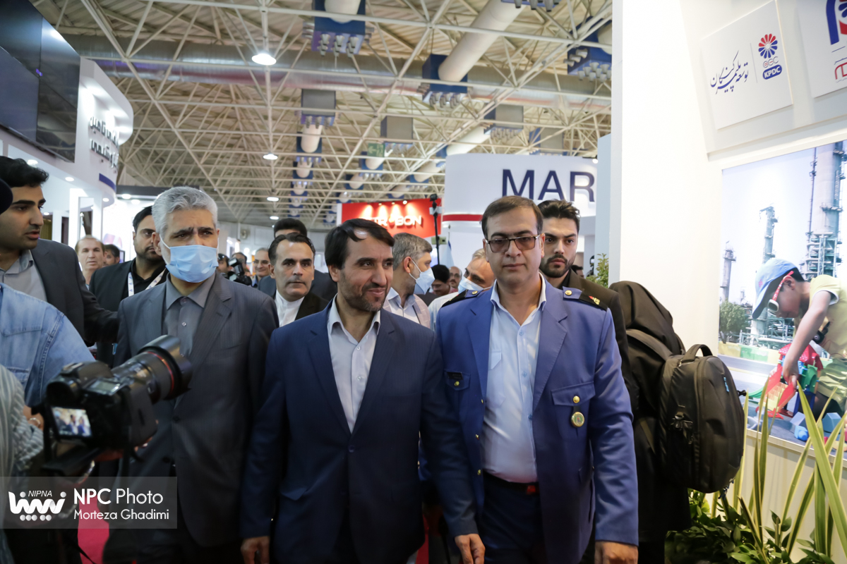بازدید معاون وزیر نفت و مدیرعامل شرکت ملی صنایع پتروشیمی از شانزدهمین نمایشگاه بین‌المللی ایران‌پلاست (3) 6