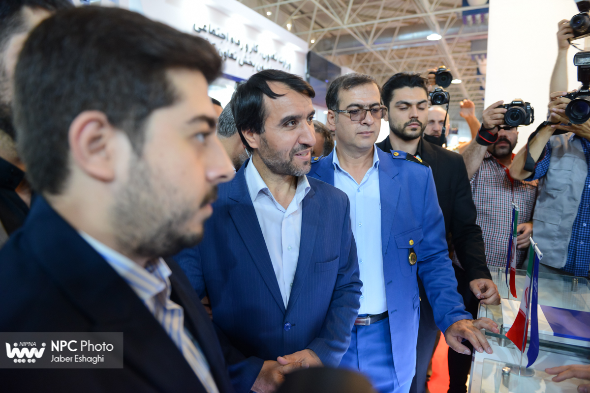 بازدید معاون وزیر نفت و مدیرعامل شرکت ملی صنایع پتروشیمی از شانزدهمین نمایشگاه بین‌المللی ایران‌پلاست (3) 10