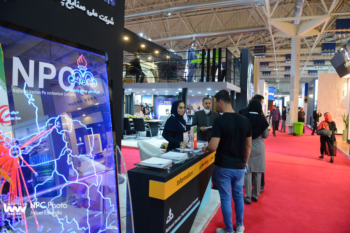 غرفه شرکت ملی صنایع پتروشیمی در اولین روز از شانزدهمین نمایشگاه بین المللی ایران پلاست 19