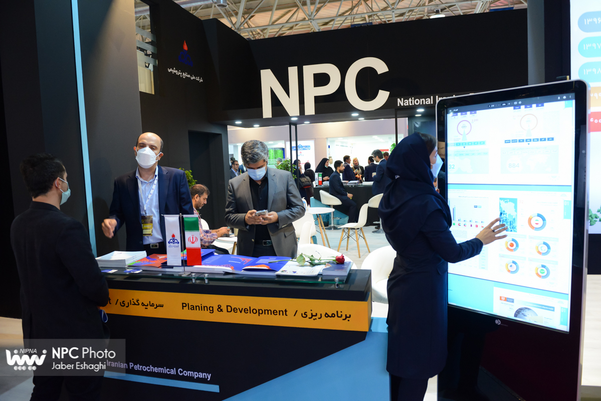 غرفه شرکت ملی صنایع پتروشیمی در اولین روز از شانزدهمین نمایشگاه بین المللی ایران پلاست 24