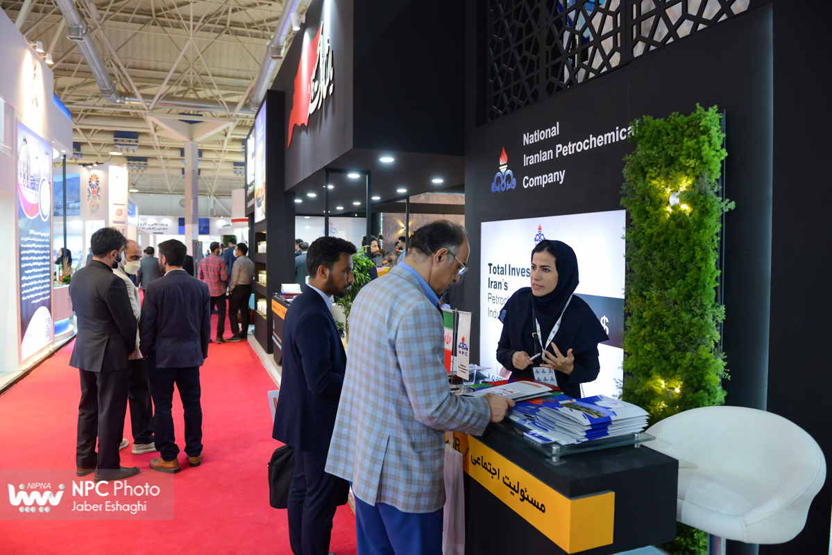 غرفه شرکت ملی صنایع پتروشیمی در اولین روز از شانزدهمین نمایشگاه بین المللی ایران پلاست 25