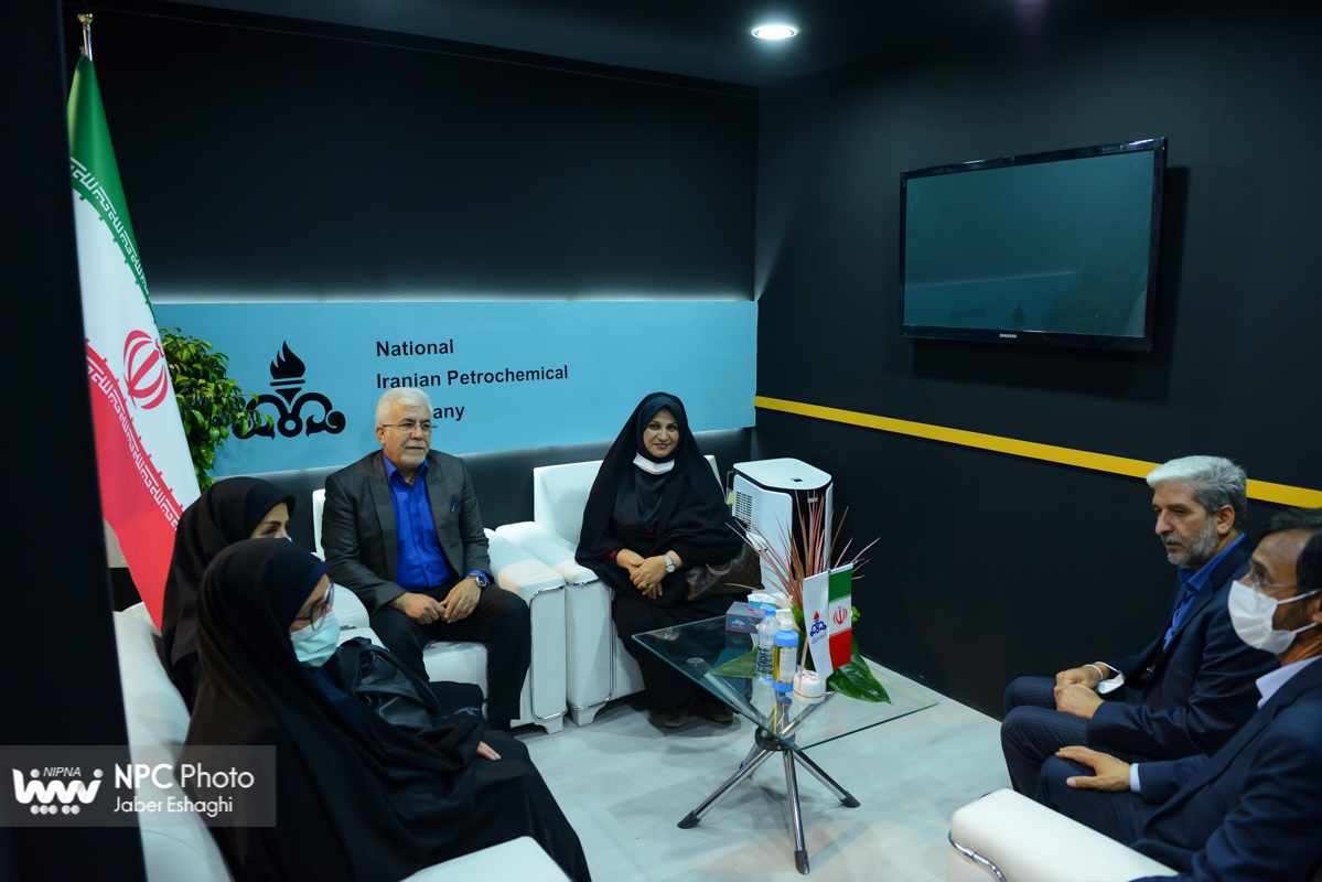 غرفه شرکت ملی صنایع پتروشیمی در اولین روز از شانزدهمین نمایشگاه بین المللی ایران پلاست 26