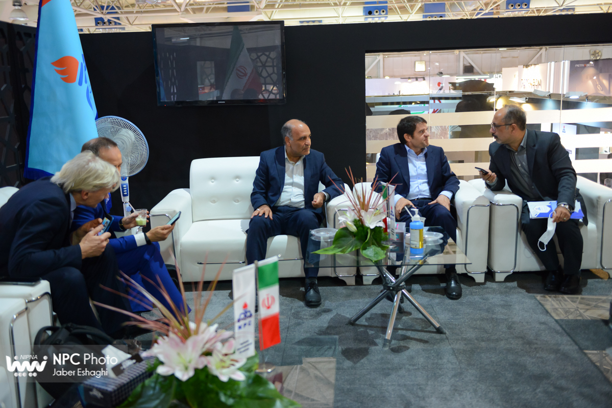 غرفه شرکت ملی صنایع پتروشیمی در اولین روز از شانزدهمین نمایشگاه بین المللی ایران پلاست 27