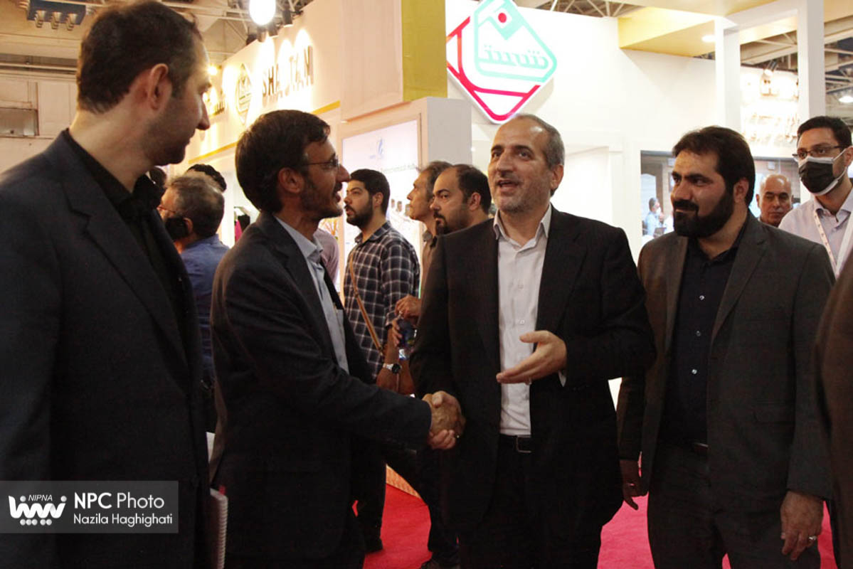 بازدید مدیرعامل شرکت ملی گاز از شانزدهمین نمایشگاه بین المللی ایران پلاست 10