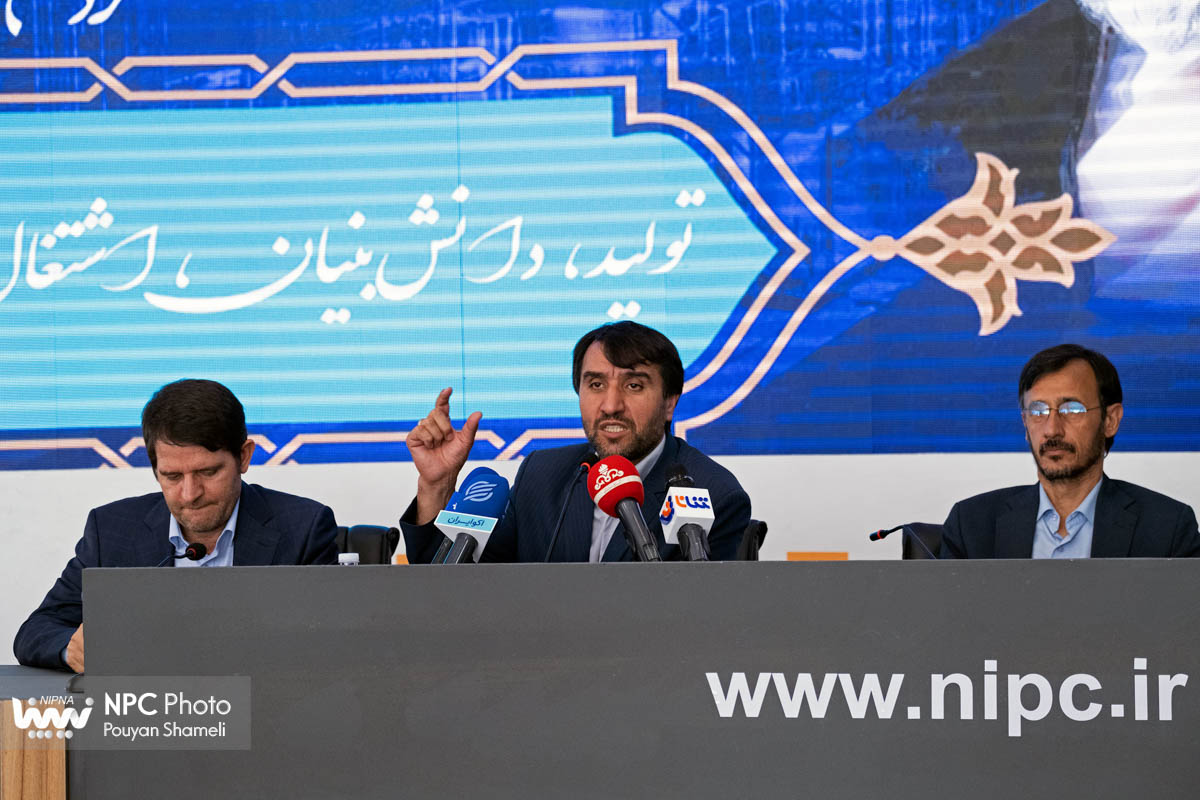 نشست خبری معاون وزیر نفت و مدیرعامل شرکت ملی صنایع پتروشیمی در حاشیه شانزدهمین نمایشگاه بین‌المللی ایران‌پلاست 10