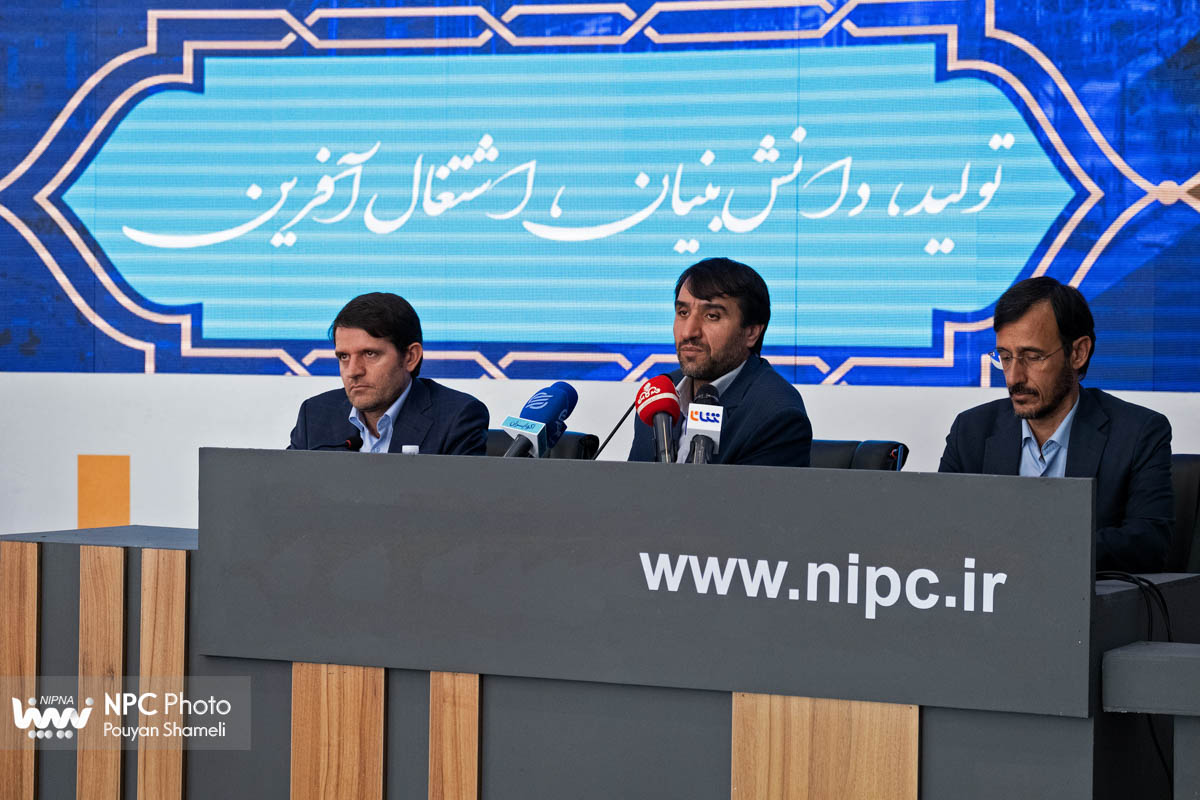 نشست خبری معاون وزیر نفت و مدیرعامل شرکت ملی صنایع پتروشیمی در حاشیه شانزدهمین نمایشگاه بین‌المللی ایران‌پلاست 11