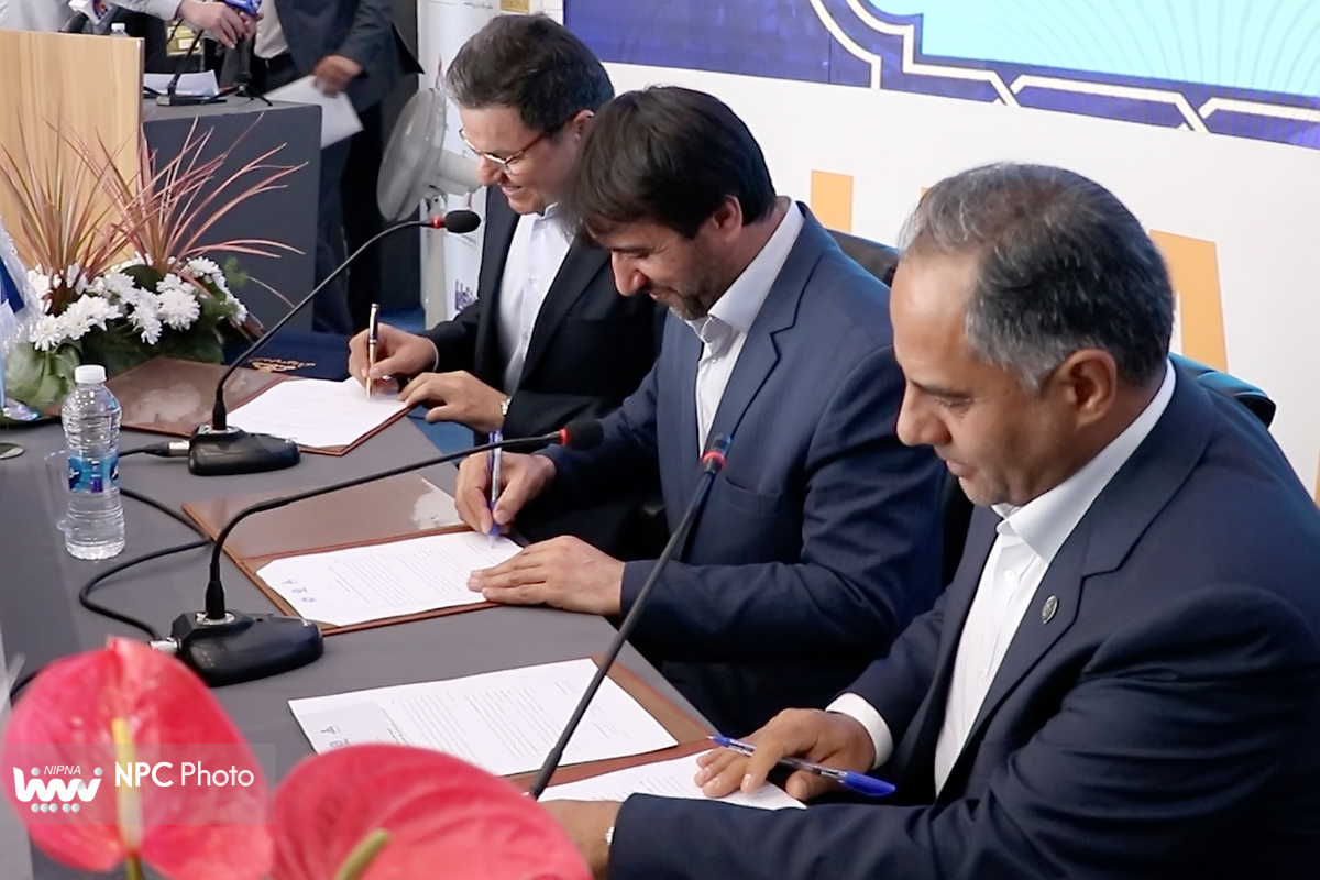 امضا یک تفاهم‌نامه همکاری با سازمان صنایع کوچک و شهرک‌های صنعتی و یک تفاهم‌نامه سه‌جانبه با بانک تجارت و انجمن ملی صنایع پلمیرایران در حاشیه شانزدهمین نمایشگاه بین‌المللی ایران پلاست 4