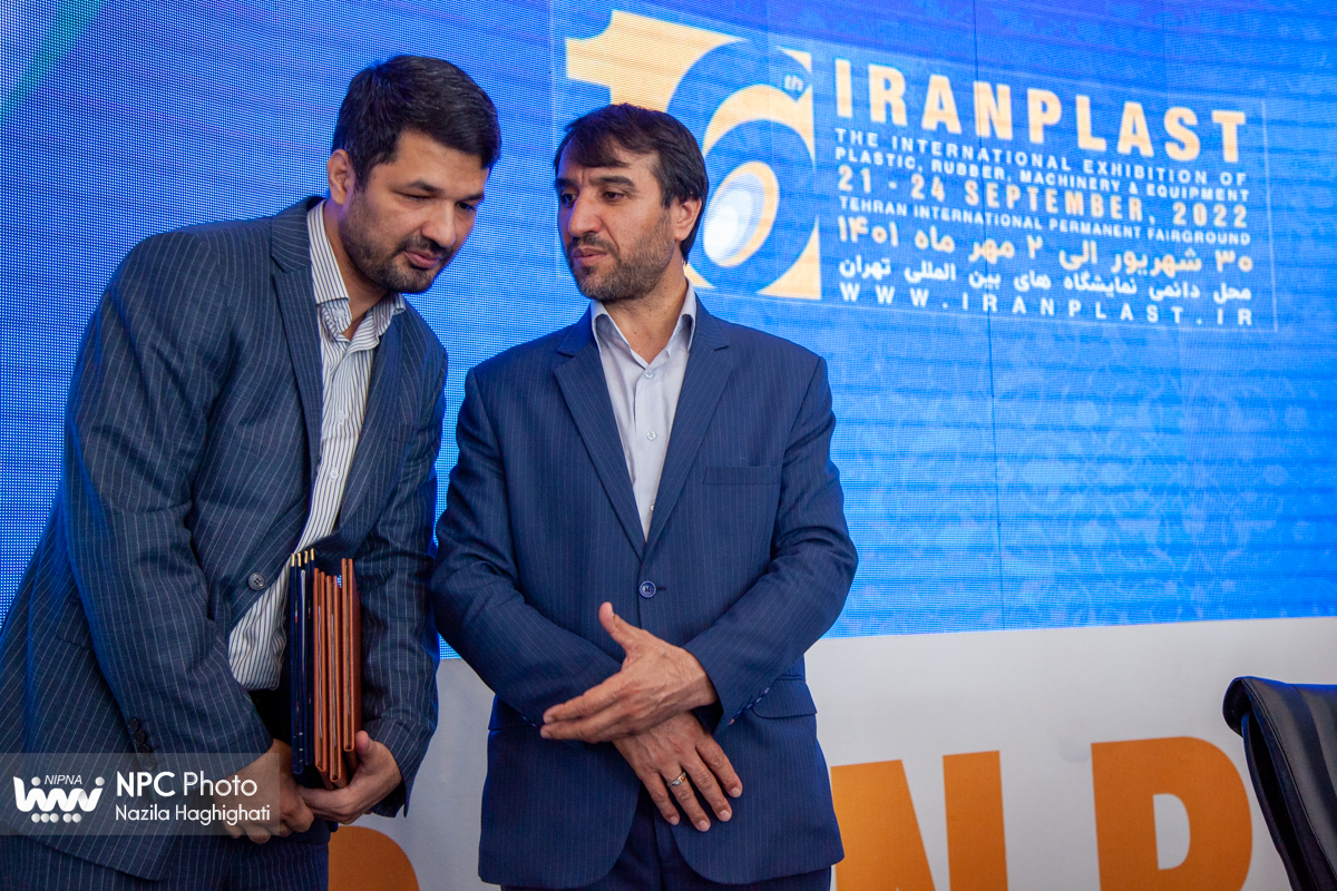 امضای تفاهم‌نامه همکاری با سازمان صنایع کوچک و شهرک‌های صنعتی و تفاهم‌نامه سه‌جانبه با بانک تجارت و انجمن ملی صنایع پلیمر در حاشیه نمایشگاه بین‌المللی ایران پلاست 2