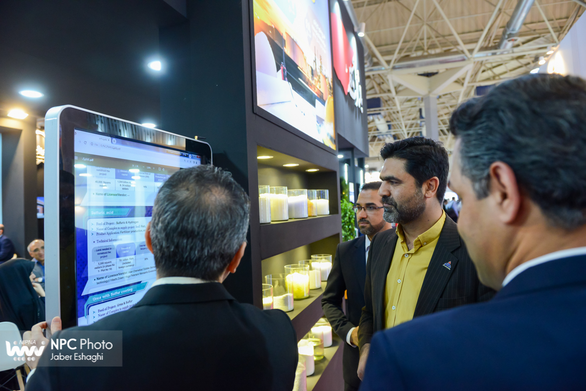 غرفه شرکت ملی صنایع پتروشیمی در دومین روز از شانزدهمین نمایشگاه بین المللی ایران پلاست 15