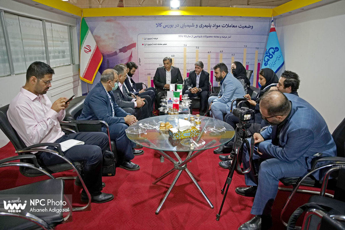 نشست مدیریت برنامه ریزی و توسعه با انجمن ها و تشکل های صنایع پایین دستی با هدف توسعه زنجیره ارزش محصولات پتروشیمی 7