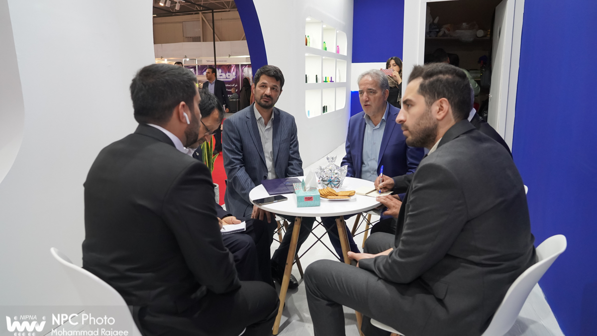 بازدید مدیر توسعه صنایع پایین دستی پتروشیمی از شانزدهمین نمایشگاه بین المللی ایران پلاست 6
