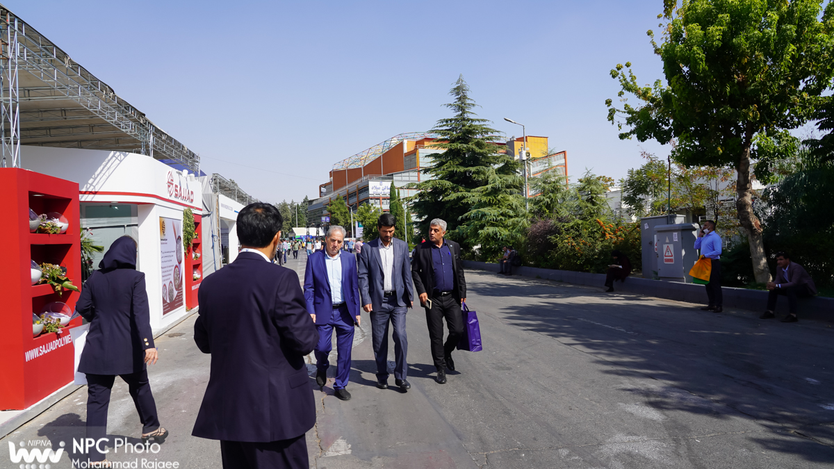 بازدید مدیر توسعه صنایع پایین دستی پتروشیمی از شانزدهمین نمایشگاه بین المللی ایران پلاست 10