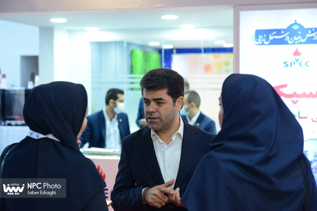 غرفه شرکت ملی صنایع پتروشیمی در سومین روز از شانزدهمین نمایشگاه بین المللی ایران پلاست (1) 2