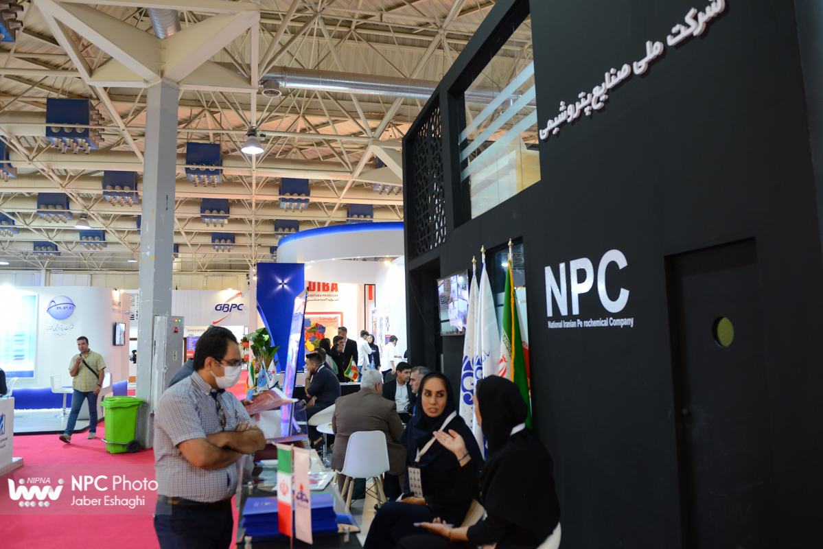غرفه شرکت ملی صنایع پتروشیمی در سومین روز از شانزدهمین نمایشگاه بین المللی ایران پلاست (1) 7