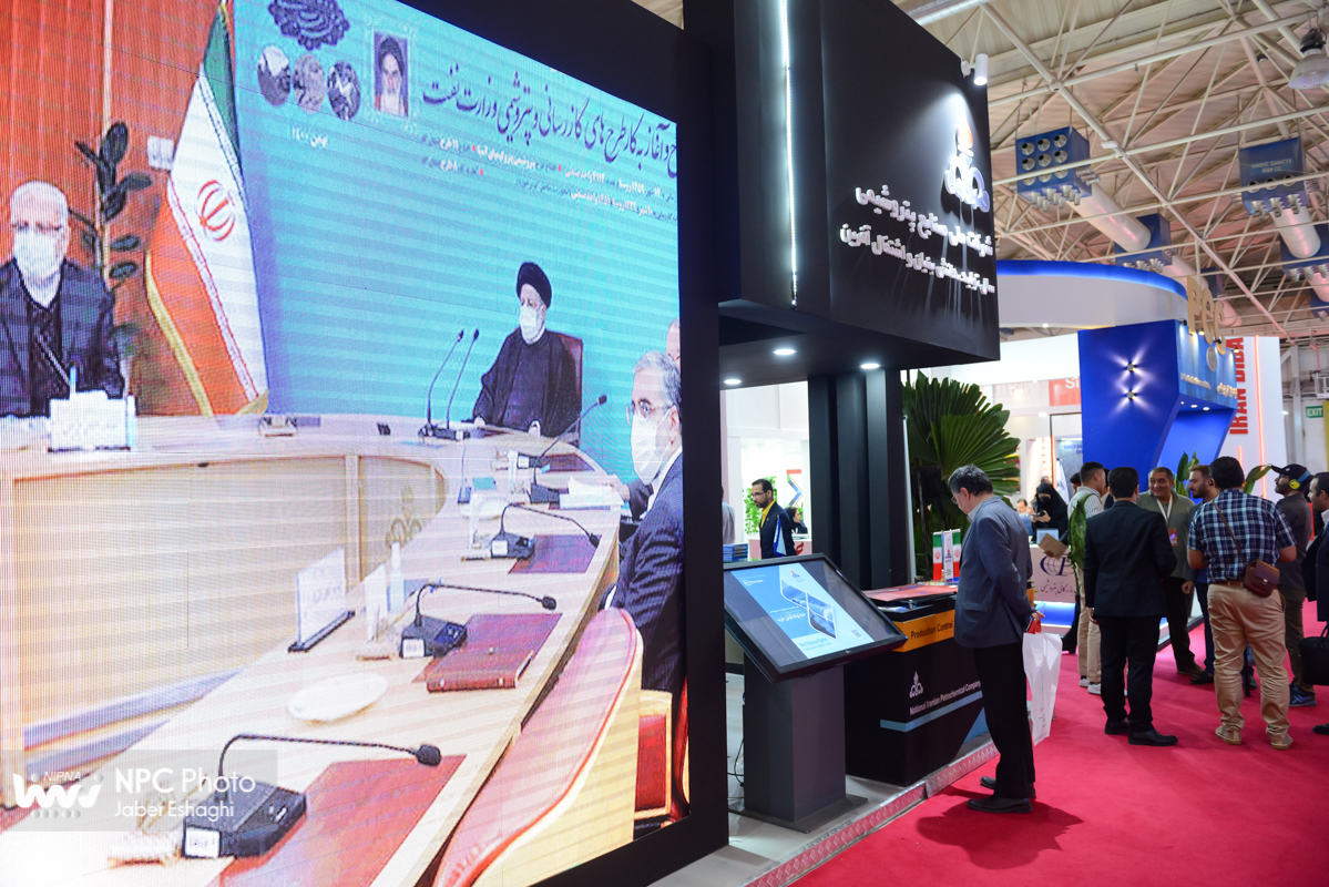 غرفه شرکت ملی صنایع پتروشیمی در سومین روز از شانزدهمین نمایشگاه بین المللی ایران پلاست (1) 8