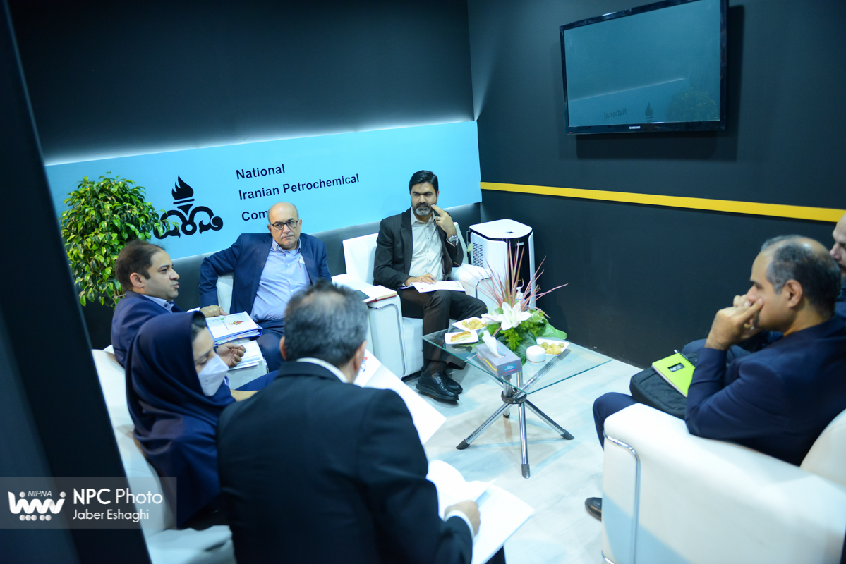 غرفه شرکت ملی صنایع پتروشیمی در سومین روز از شانزدهمین نمایشگاه بین المللی ایران پلاست (1) 17