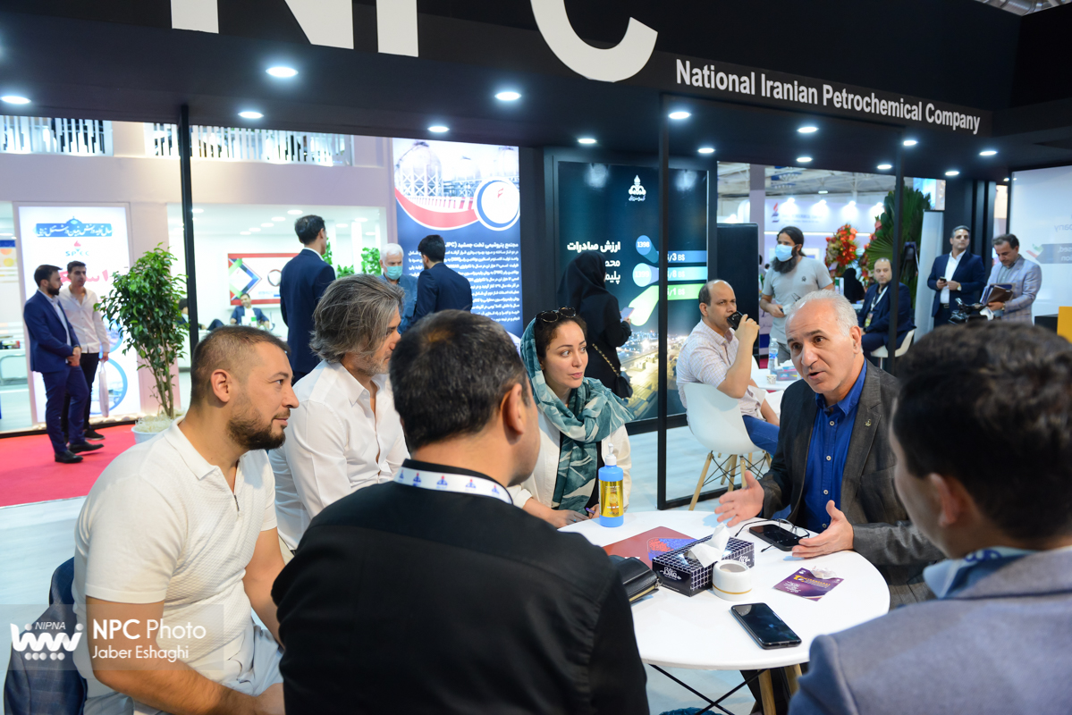 غرفه شرکت ملی صنایع پتروشیمی در سومین روز از شانزدهمین نمایشگاه بین المللی ایران پلاست (1) 20
