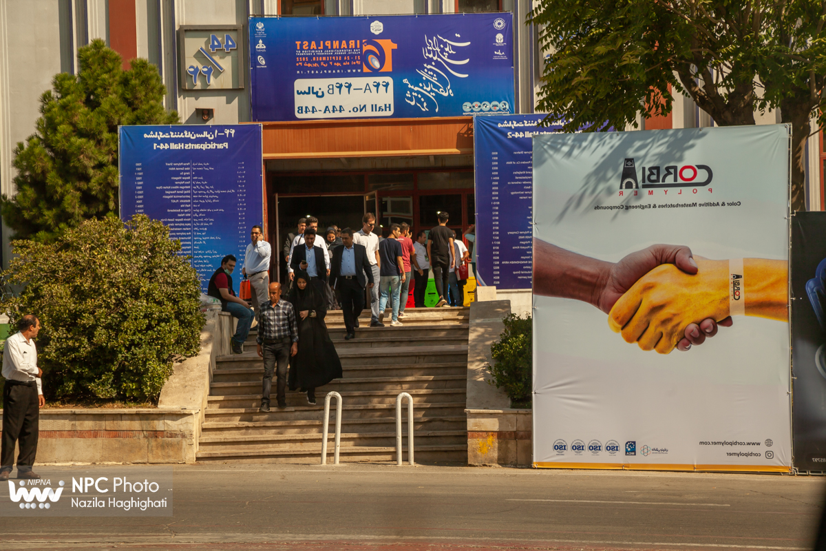 حاشیه های سومین روز از شانزدهمین نمایشگاه بین المللی ایران پلاست (2) 11